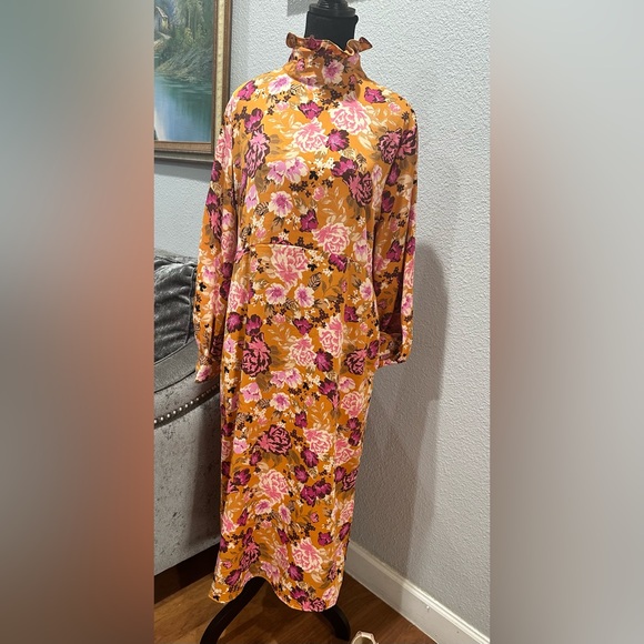 Like new long dress size M. Long sleeve Orange and pink - Picture 2 of 10